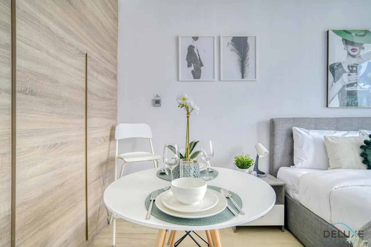 Lush Studio In Studio One Dubai Marina By Deluxe Holiday Homes דירה
